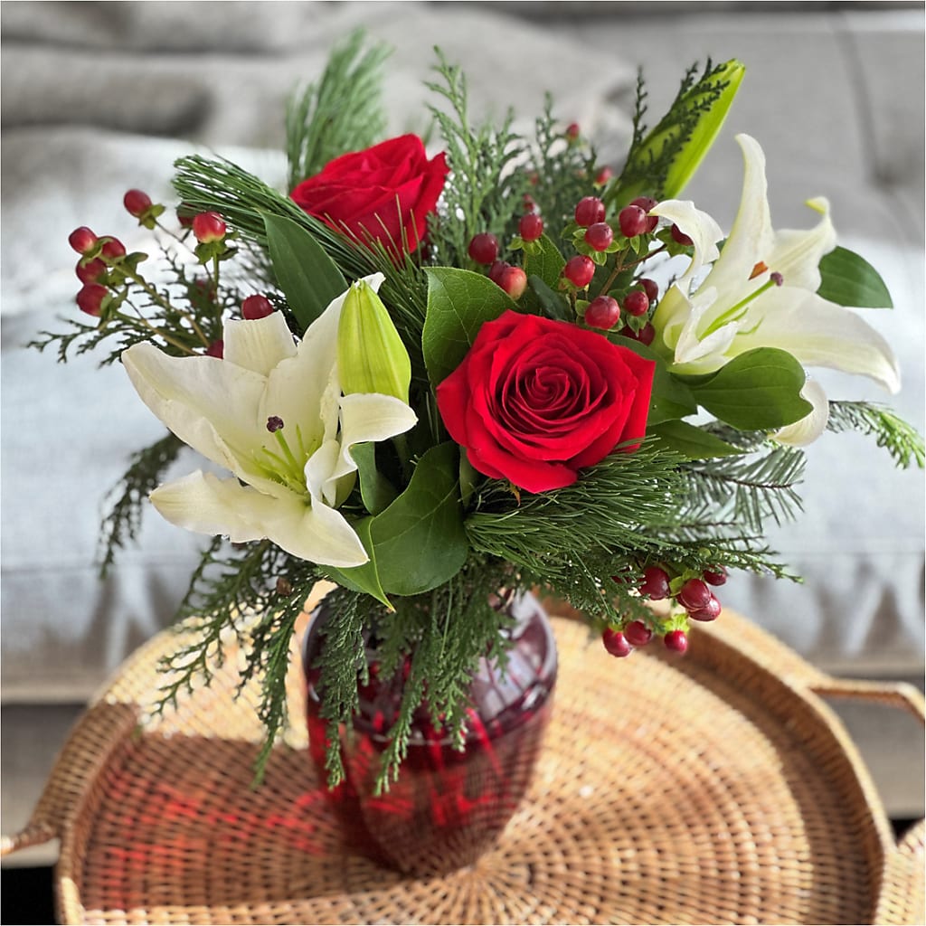 Evergreen Delight Bouquet – Lemon Tree Florist, Kemp TX